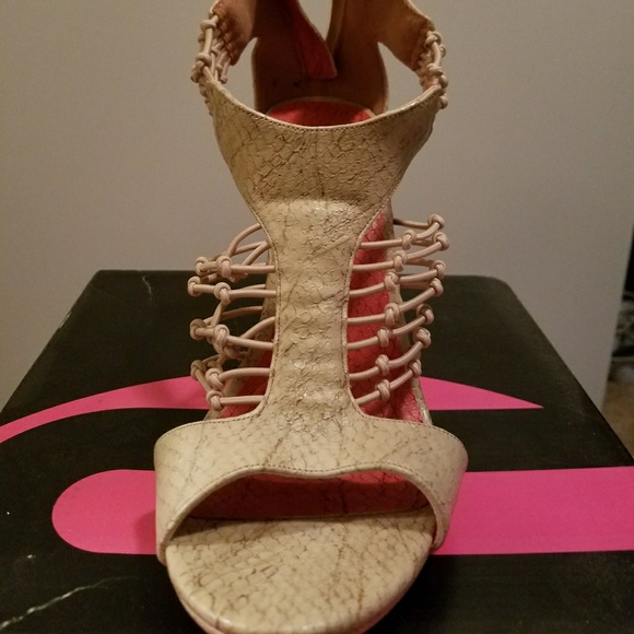 Sandal-like heels. Zip in the back. - Picture 2 of 2